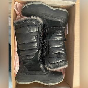 Women’s black North face Snow Boots, size 9.5